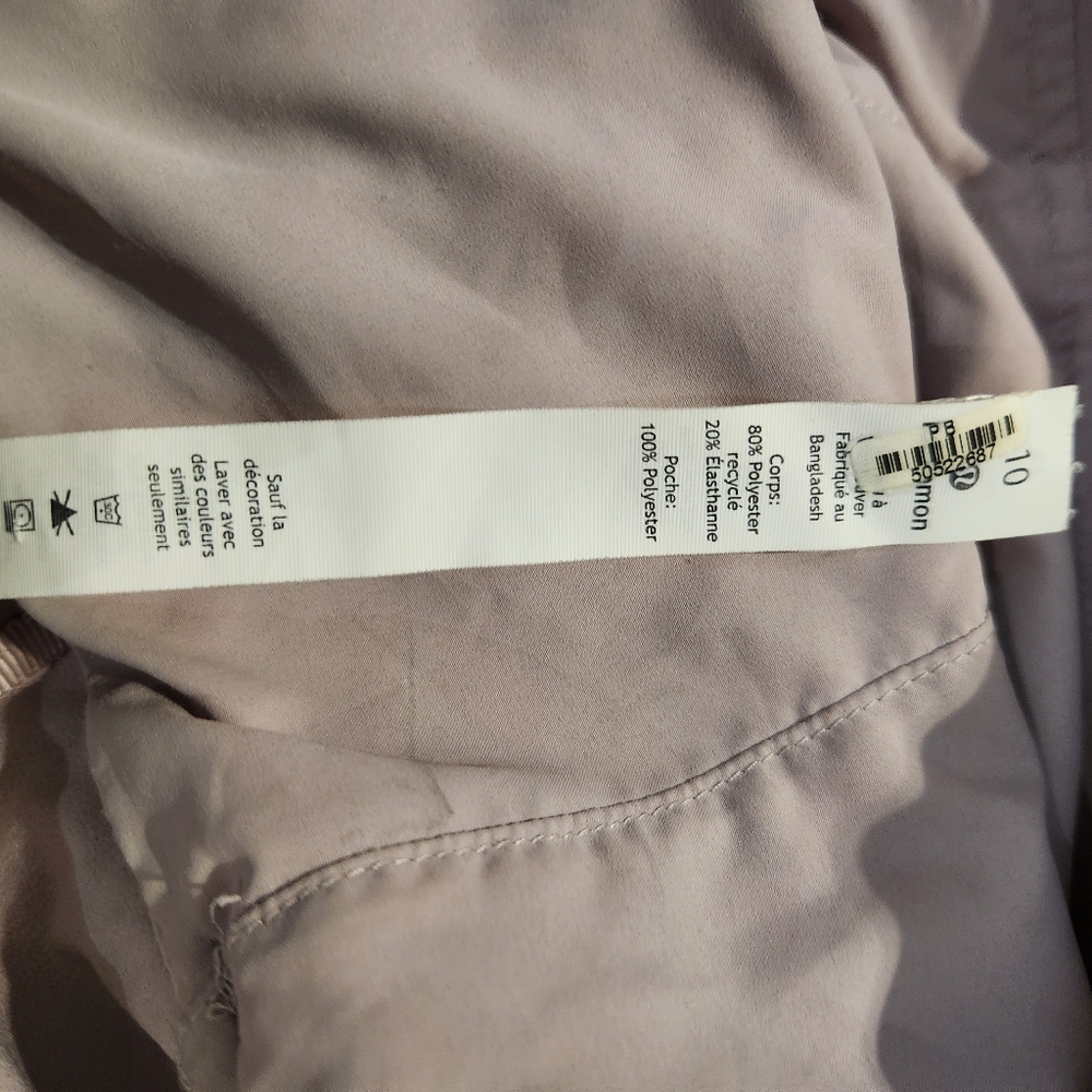 Lululemon Pack It Up Jacket in the color Smoky Blush. Size 10 - Picture 12 of 16